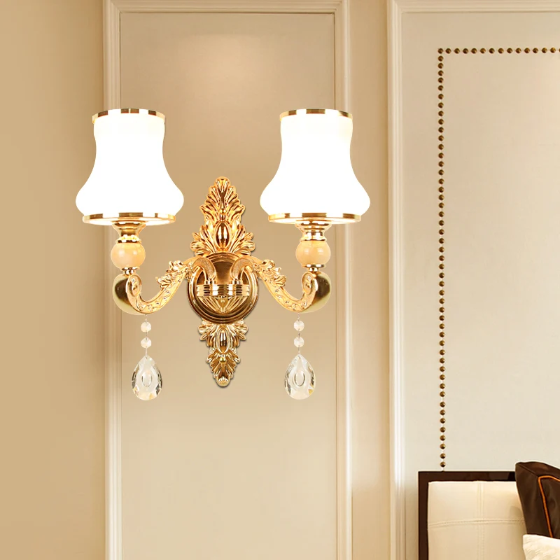 Opaalglas gouden wandlamp bloemenkap antieke wandverlichting met kristallen accent Clearhalo
