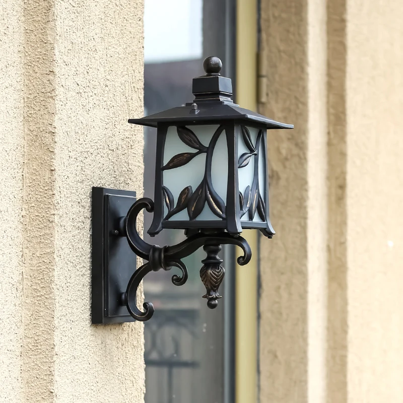 Opaalglas zwarte blaker schaduwlantaarn 1 lamp landelijke wandverlichting met bladmotief Clearhalo
