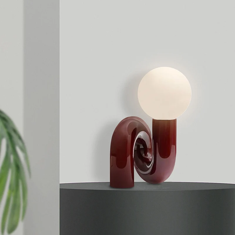 Orb Melkachtige glazen tafelverlichting Eenvoudige nieuwigheid 1 kop Rood nachtkastje met gedraaide voet Clearhalo