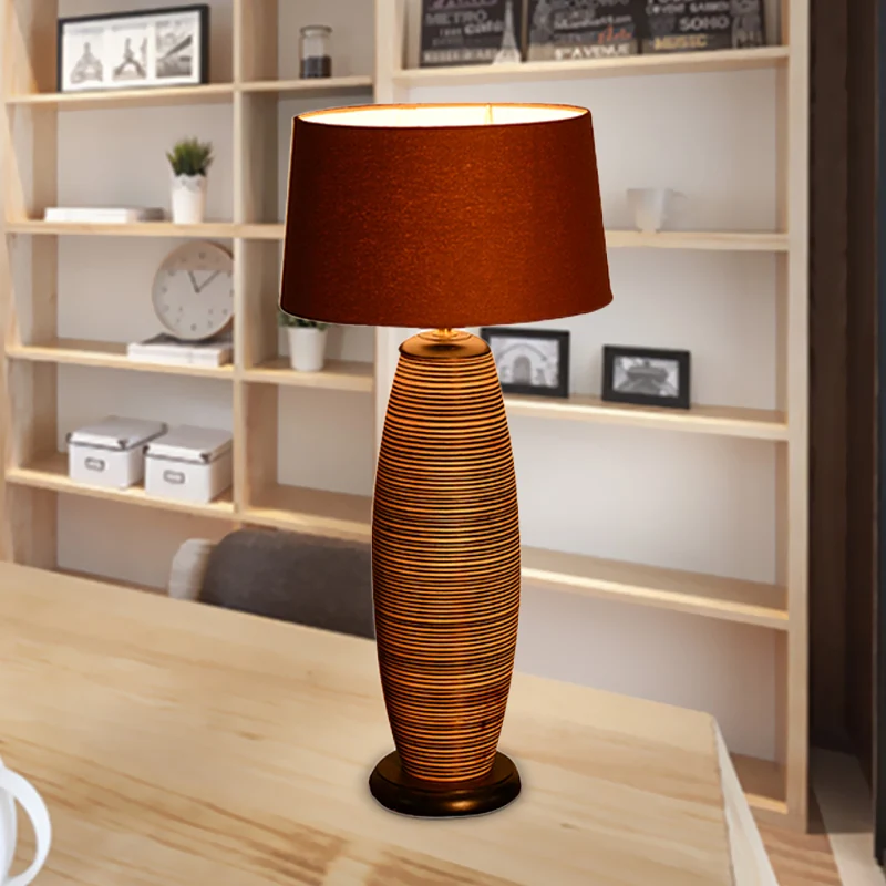 Ovale taakverlichting Azië hout 1 lamp koffie kleine bureaulamp met trommelstof kap Clearhalo