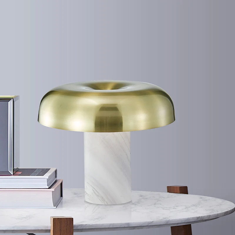 Paddestoel Tafelstandaard Licht Minimalistisch Marmer 1-lichts nachtlamp met witte en bronzen afwerking Clearhalo