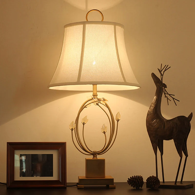 Paneelklok Slaapkamer Tafellamp Stof 1 Lamp Moderne Nachtlamp Wit met Kristallen Decoratie Clearhalo
