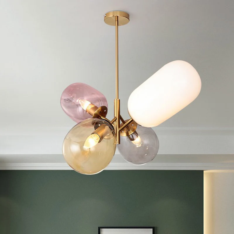 Postmoderne 4-lichts hangende kroonluchter, messing ballonplafondlamp met veelkleurige glazen kap Clearhalo