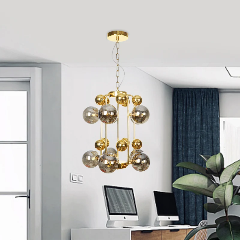 Postmoderne 8-lampen kroonluchterlamp messing moleculaire hanglamp met rookgrijze glazen kap Clearhalo