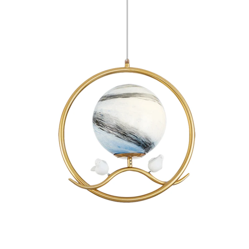 Postmoderne ringhanger metallic 1-lichts woonkamerhanglamp goud met planeetglazen kap en vogeldeco Clearhalo