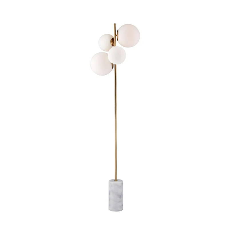 Postmoderne staande lamp met 4 koppen messing, bolvormige stand-uplamp met witte glazen kap voor woonkamer Clearhalo