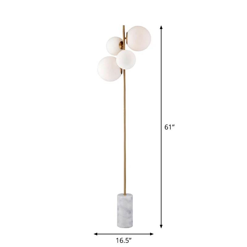 Postmoderne staande lamp met 4 koppen messing, bolvormige stand-uplamp met witte glazen kap voor woonkamer Clearhalo