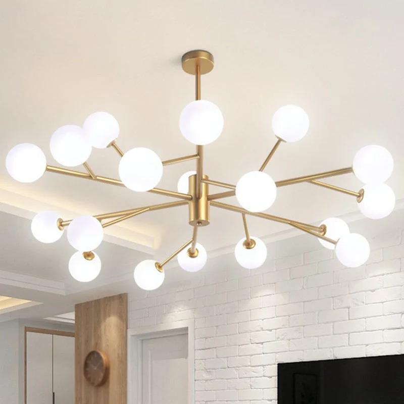Postmodernistische gouden kroonluchter met metallic tak-led-hanglamp en lampenkap van opaalglas Clearhalo
