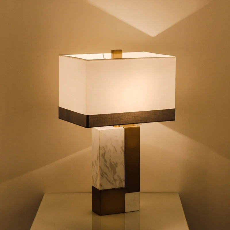 Rechthoekig nachtkastje licht minimalistisch marmer 1 lamp grijs/wit en messing colorblock tafellamp met stoffen kap Clear...
