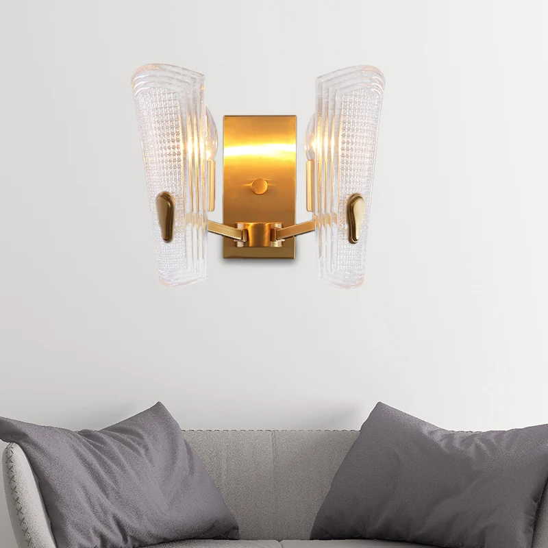 Rechthoekige achterplaat metalen wandlamp moderne gouden 1/2-kops blaker lichtarmatuur met heldere prismatische glazen kap...