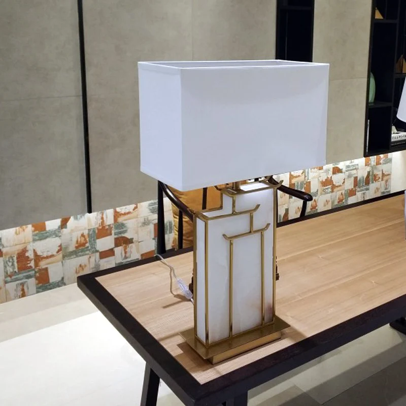 Rechthoekige stoffen taaklamp eigentijds 1-lamps witte tafellamp met gouden frame en marmeren paneeldeco Clearhalo