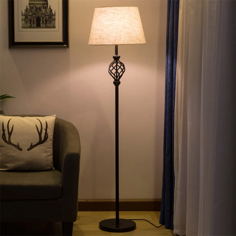 Retro Empire Shade vloerlamp, stoffen staande lamp, één lamp, zwart met voetschakelaar Clearhalo