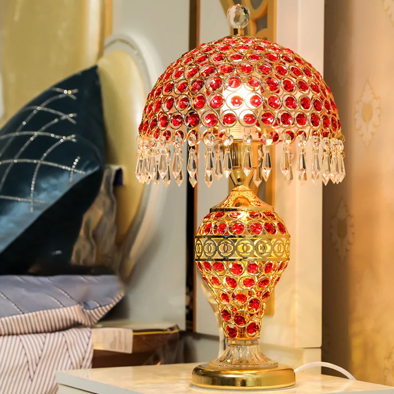 Retro vaaspot tafellamp enkele rode kristallen nachtlamp met koepellampenkap en druppel goud Clearhalo