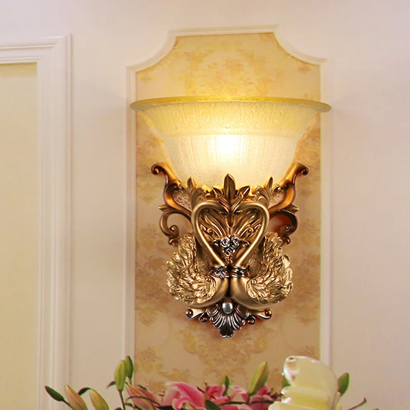 Retrostijl 2 zwanen wandlamp 1 lamp hars wandlamp met klokvormige geribbelde glazen kap goud Clearhalo