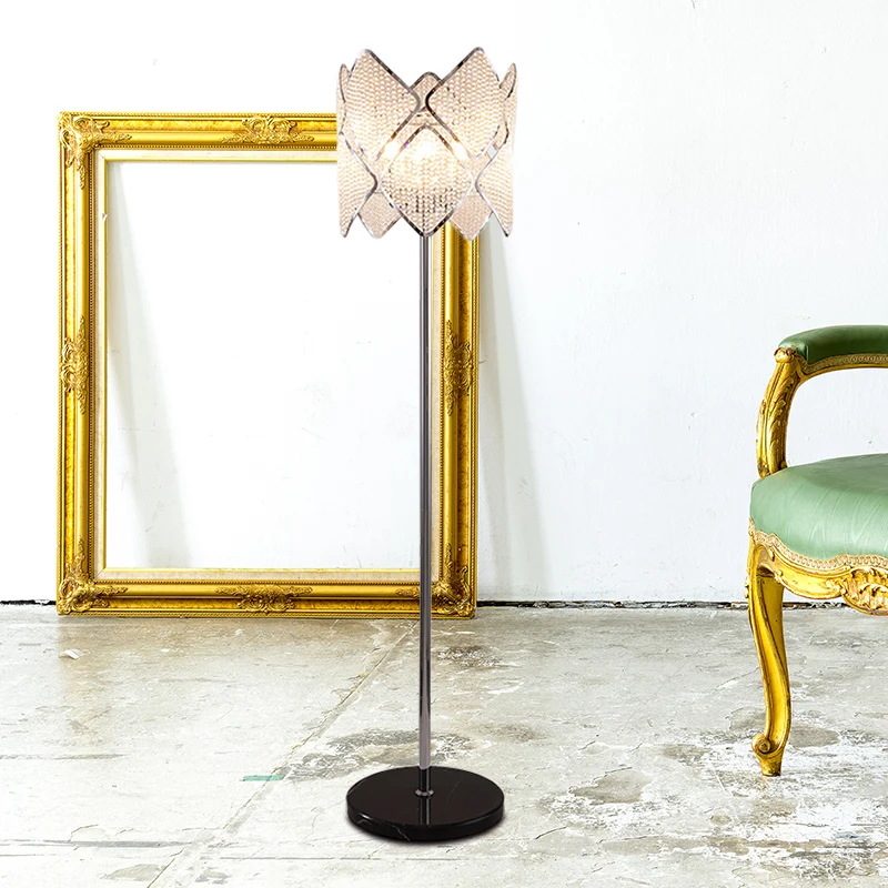 Ronde Parlor Staande Vloerlamp Modern Helder Kristal Strand 1 Kops Goud/Chroom Vloerlamp met Ruitontwerp Clearhalo
