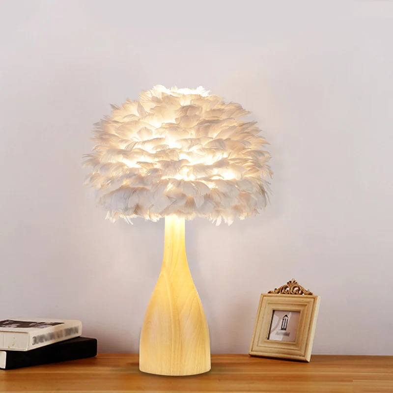 Ronde studeerkamer nachttafellamp Feather 1-koppige minimalistische bureaulamp met fleshouten voet wit Clearhalo