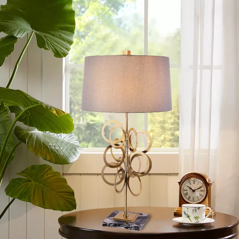 1 ronde studielamp Tradition Metal Task Lighting messing met witte tonvormige stoffen kap Clearhalo