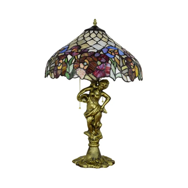 Roseborder puntige schaduw tafellamp 3 koppen Victoriaans nachtlampje van gebrandschilderd glas met bronzen sculptuur en t...