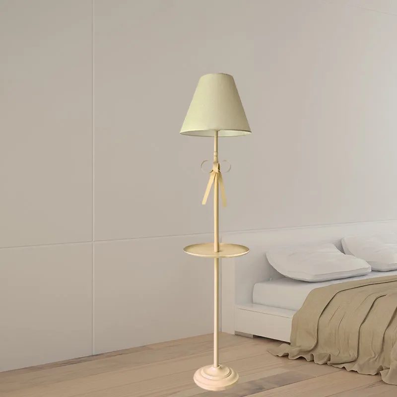 Roze/Gele Conische Staande Vloerlamp Kinderstijl 1 Lamp Geplooide Stoffen Staande Lamp Met Tafel Clearhalo