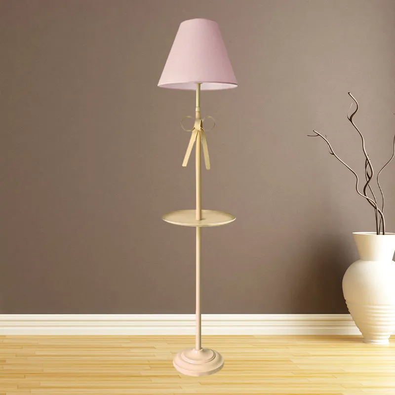 Roze/Gele Conische Staande Vloerlamp Kinderstijl 1 Lamp Geplooide Stoffen Staande Lamp Met Tafel Clearhalo