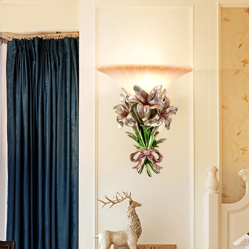 Roze/gouden 1-lichts wandkandelaar retro hars bloemen wandgemonteerde lamp met trompetglazen kap Clearhalo
