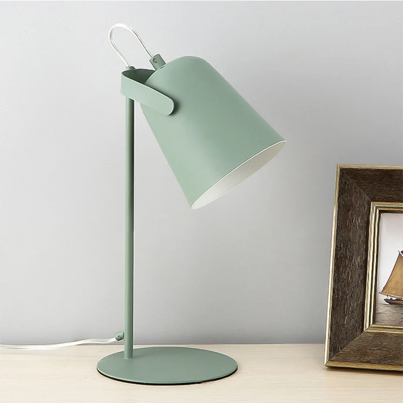Scandinavische stijl emmer bureaulamp draaibaar 1 licht metalen plug- bureaulamp voor slaapzaal Clearhalo