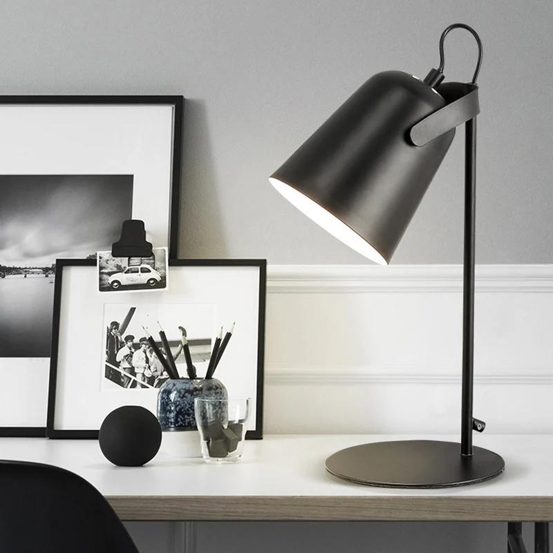 Scandinavische stijl emmer bureaulamp draaibaar 1 licht metalen plug- bureaulamp voor slaapzaal Clearhalo