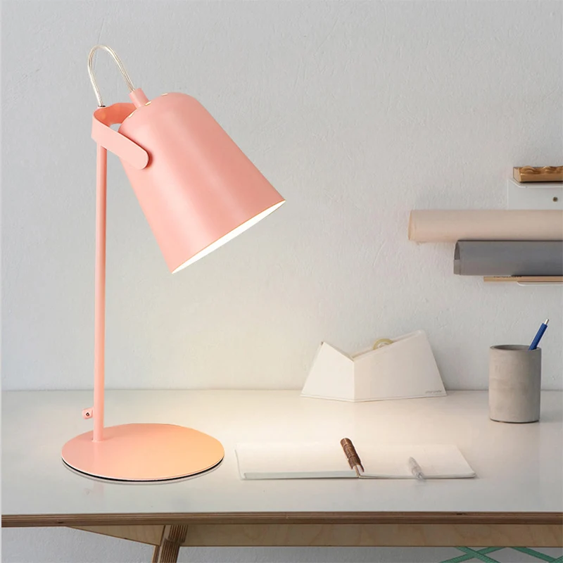 Scandinavische stijl emmer bureaulamp draaibaar 1 licht metalen plug- bureaulamp voor slaapzaal Clearhalo