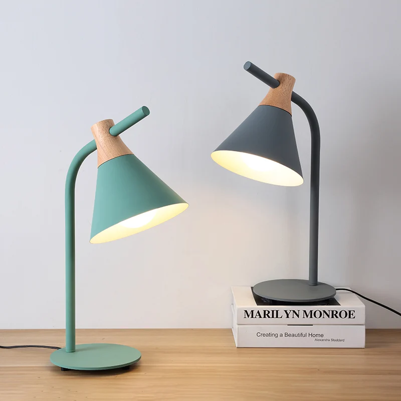 Scandinavische stijl kegelvormige bureaulamp met stekkersnoer Metalen 1-kops bureaulamp voor slaapzaal Clearhalo