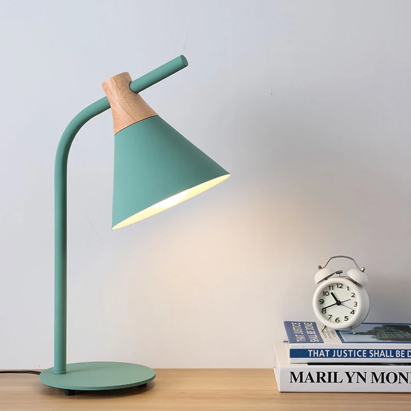 Scandinavische stijl kegelvormige bureaulamp met stekkersnoer Metalen 1-kops bureaulamp voor slaapzaal Clearhalo