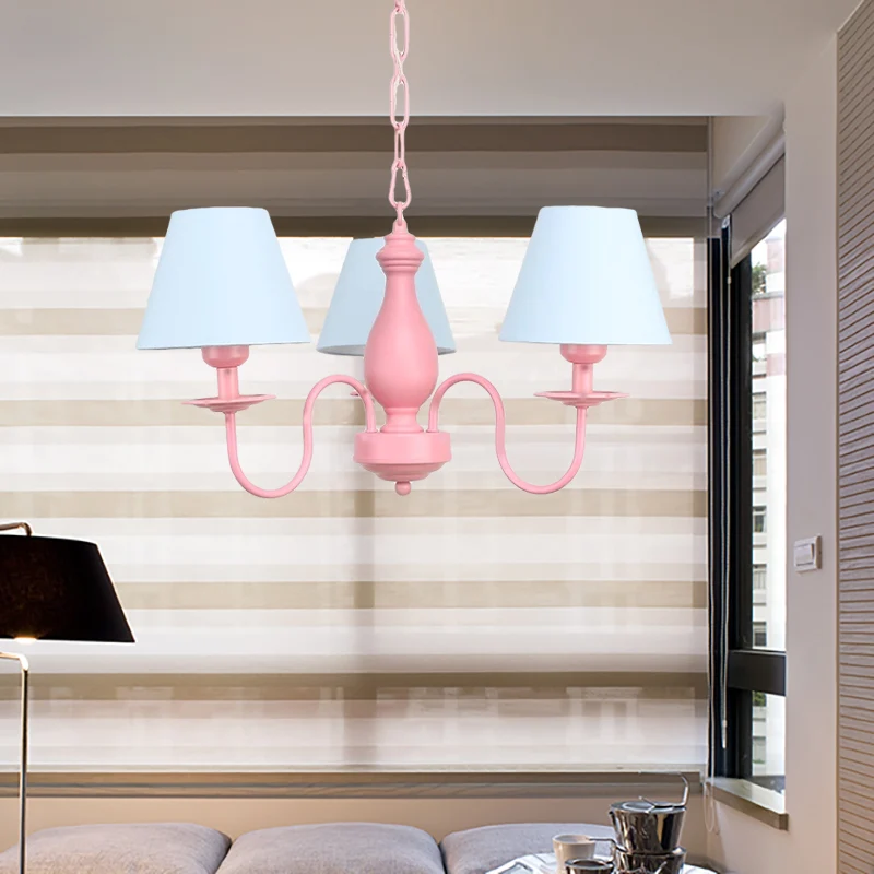 Scandinavische stijlvolle taps toelopende kroonluchter, drie lampen, metalen hanglamp voor kinderslaapkamer Clearhalo