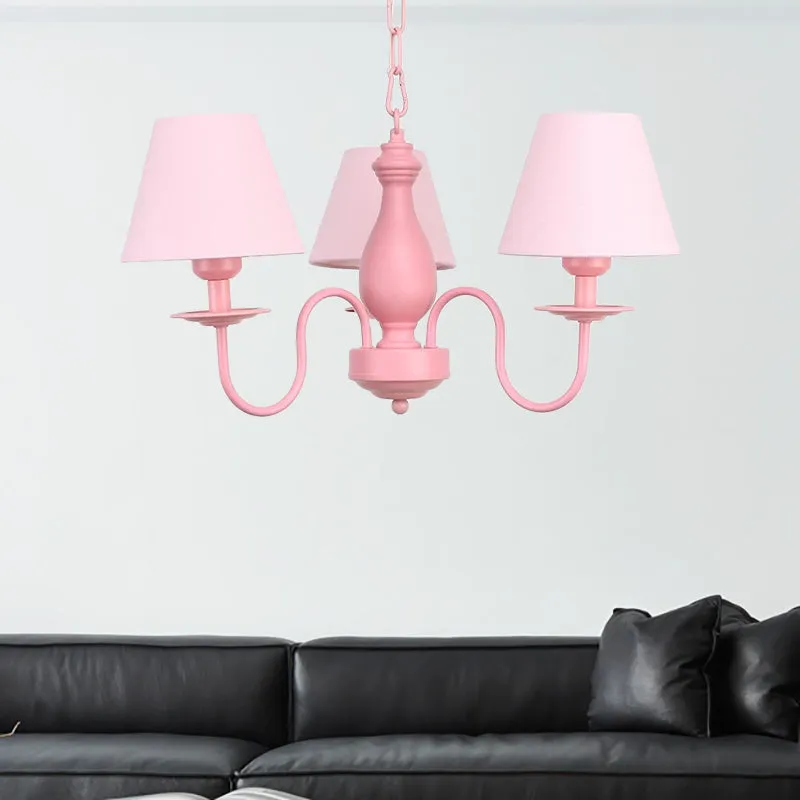 Scandinavische stijlvolle taps toelopende kroonluchter, drie lampen, metalen hanglamp voor kinderslaapkamer Clearhalo