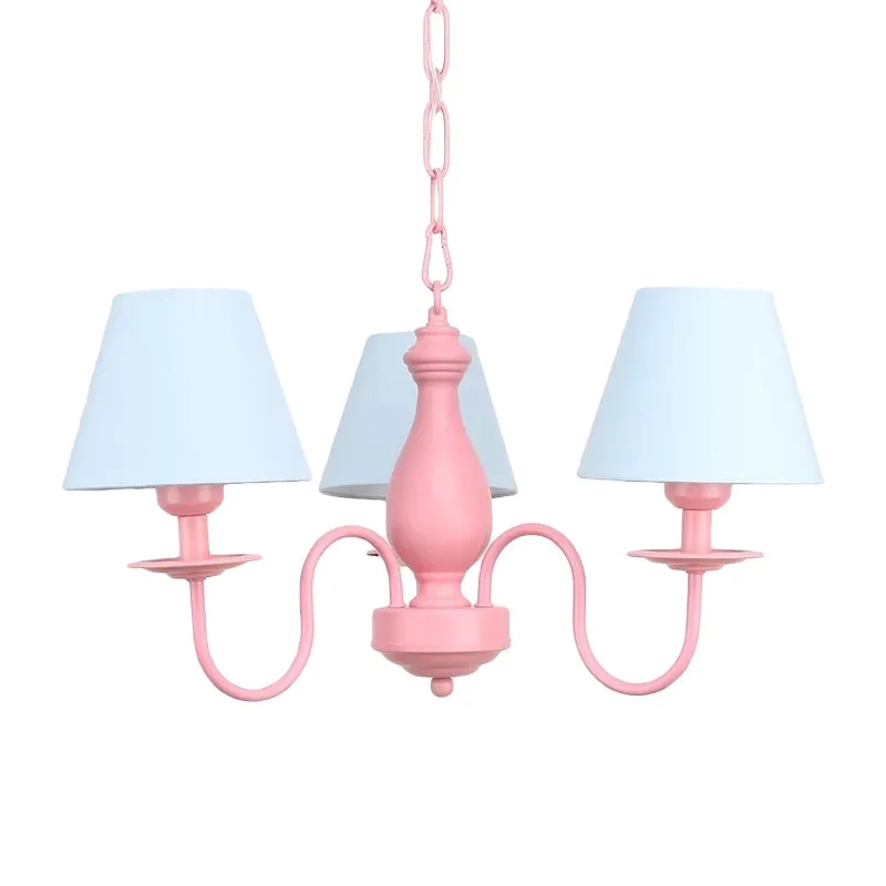 Scandinavische stijlvolle taps toelopende kroonluchter, drie lampen, metalen hanglamp voor kinderslaapkamer Clearhalo