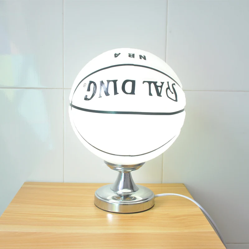 Sportstijl basketbalbureaulamp Eén licht glazen tafellamp met insteeksnoer voor kinderkamer Clearhalo