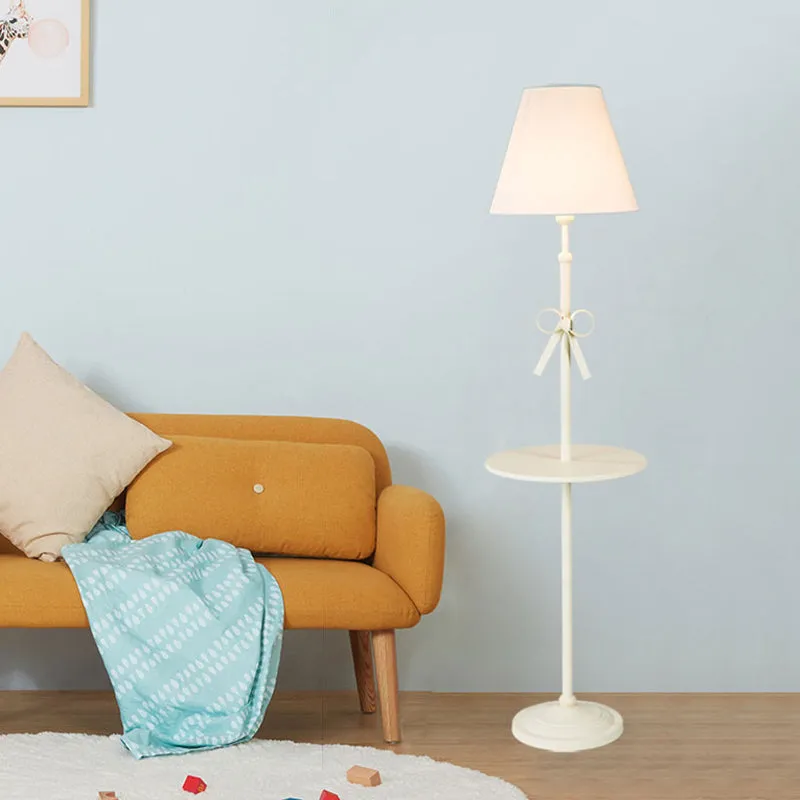 Staande kinderlamp conisch stof, beige/roze, vloerverlichting met tafel en strikknoop Clearhalo