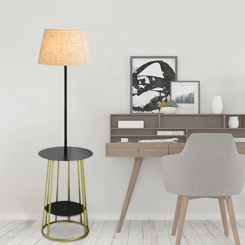 Staande tafellamp met stoffen ton, modernistische enkele vloerlamp met zwarte en gouden afwerking en trekketting Clearhalo