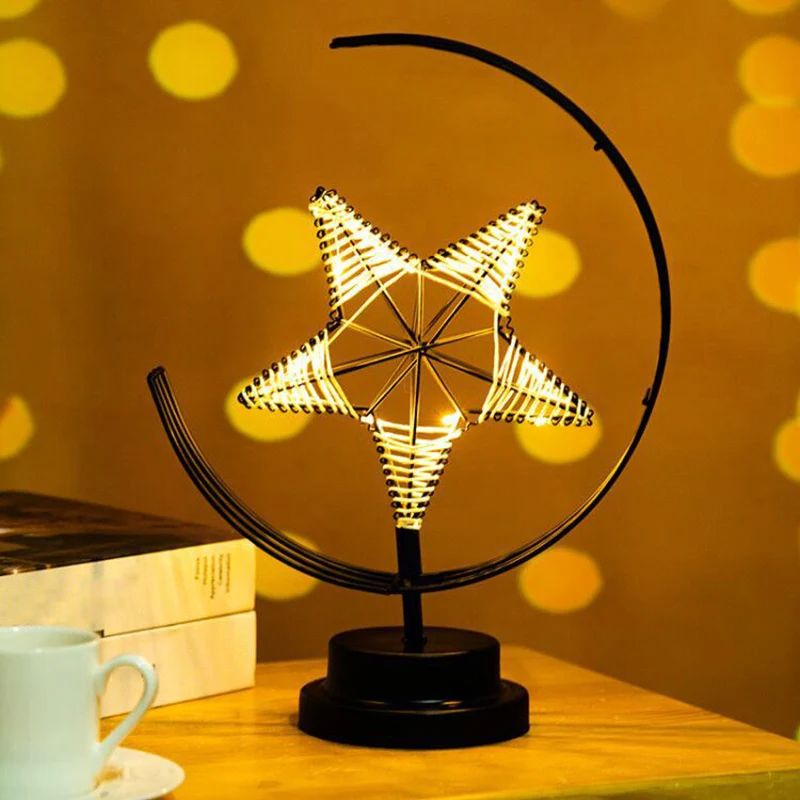 Ster en Maan Metallic Batterij Tafelverlichting Art Decor Zwarte LED Nachtkastje Lamp voor Slaapkamer Clearhalo