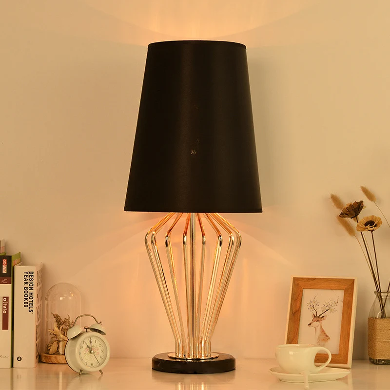 Stof zwart/wit tafellamp tonvorm 1 licht traditionele leeslamp voor slaapkamer, 8,5"/12" breed Clearhalo