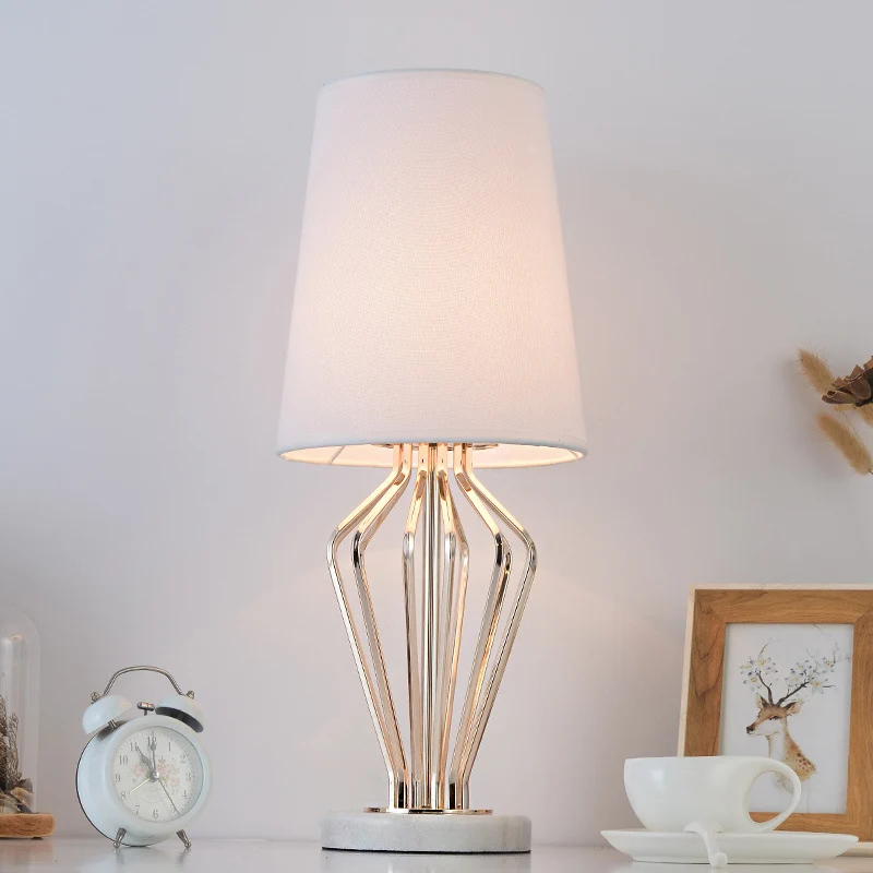 Stof zwart/wit tafellamp tonvorm 1 licht traditionele leeslamp voor slaapkamer, 8,5"/12" breed Clearhalo