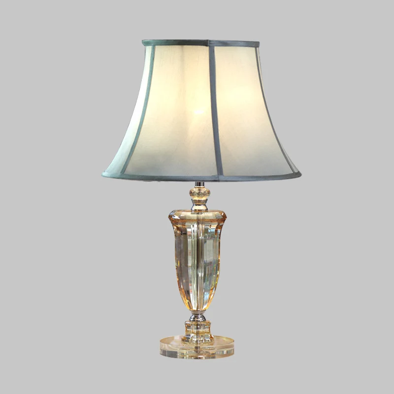 Stoffen beige tafellamp Bell Enkel licht Eenvoudige nachtkastjelamp met kristallen voet Clearhalo