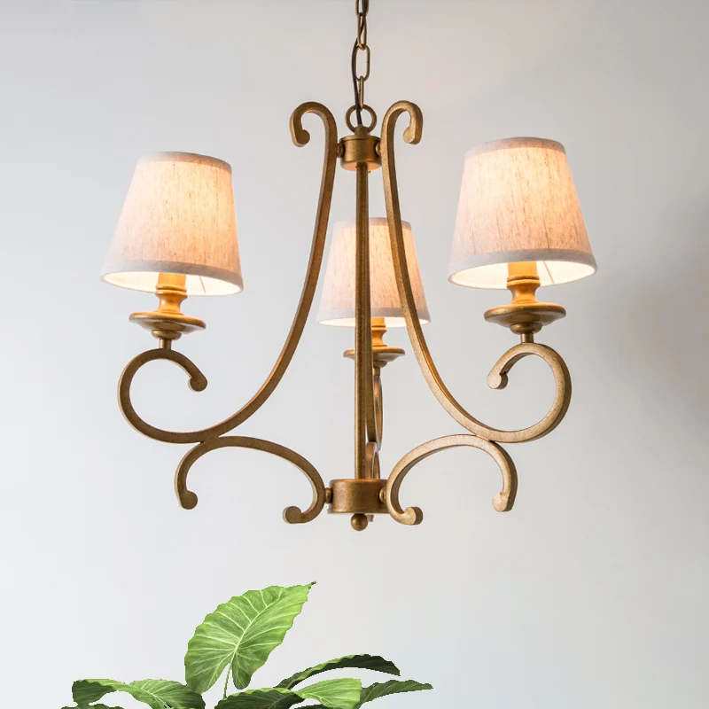 Stoffen messing kroonluchter hanglamp Conische 3/6-lichts landelijke plafondhanglamp met zwenkarm Clearhalo