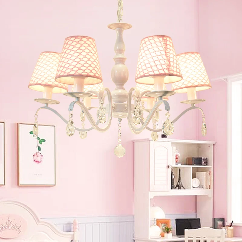 Stoffen roze hangende kroonluchter, taps toelopend, 6 lampen, traditionele neerwaartse verlichtingshanger met kristallen a...