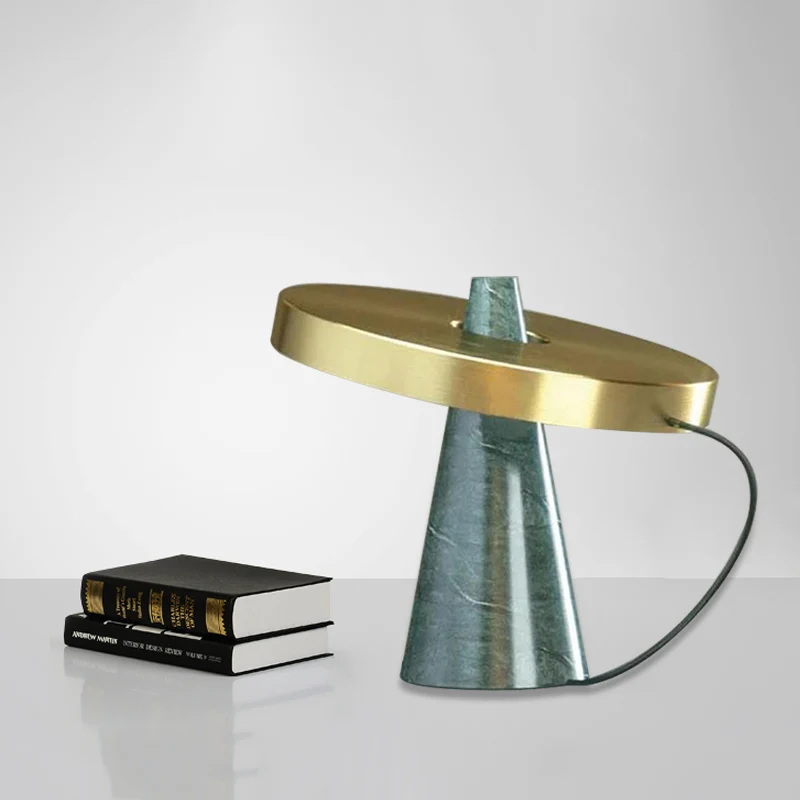 Tafellamp met metallic rond paneel, moderne bureaulamp met 1 kop, goudkleurige afwerking en voet van kegel-aqua-marmer Cle...