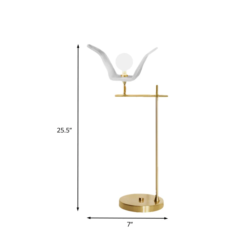 Tafellamp met schuine arm de slaapkamer, metallic LED-modernistische bureaulamp goud met lampenkap van opaalglas Clearhalo