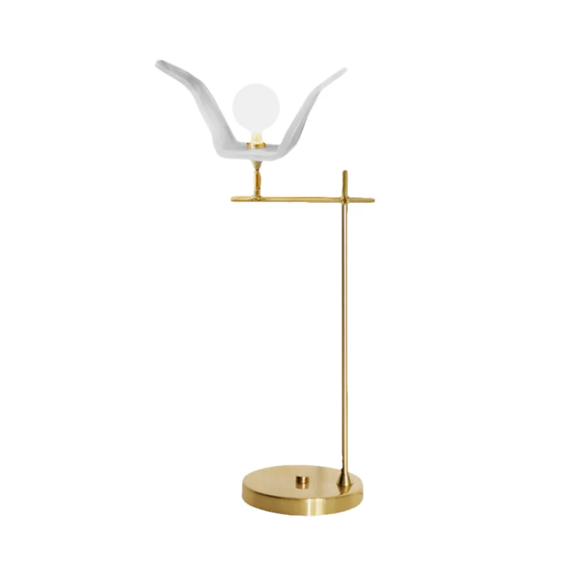 Tafellamp met schuine arm de slaapkamer, metallic LED-modernistische bureaulamp goud met lampenkap van opaalglas Clearhalo