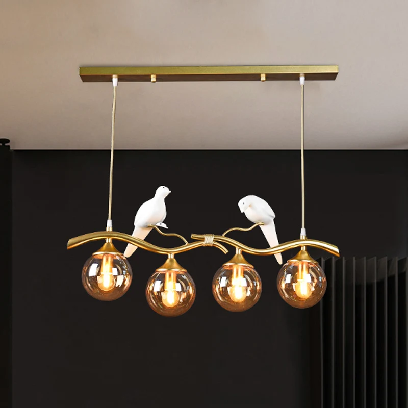 Takje Island hanglamp postmodern ijzer 4-lichts zwart/gouden hanglamp met amberkleurige bolglazen kap en vogeldeco Clearhalo