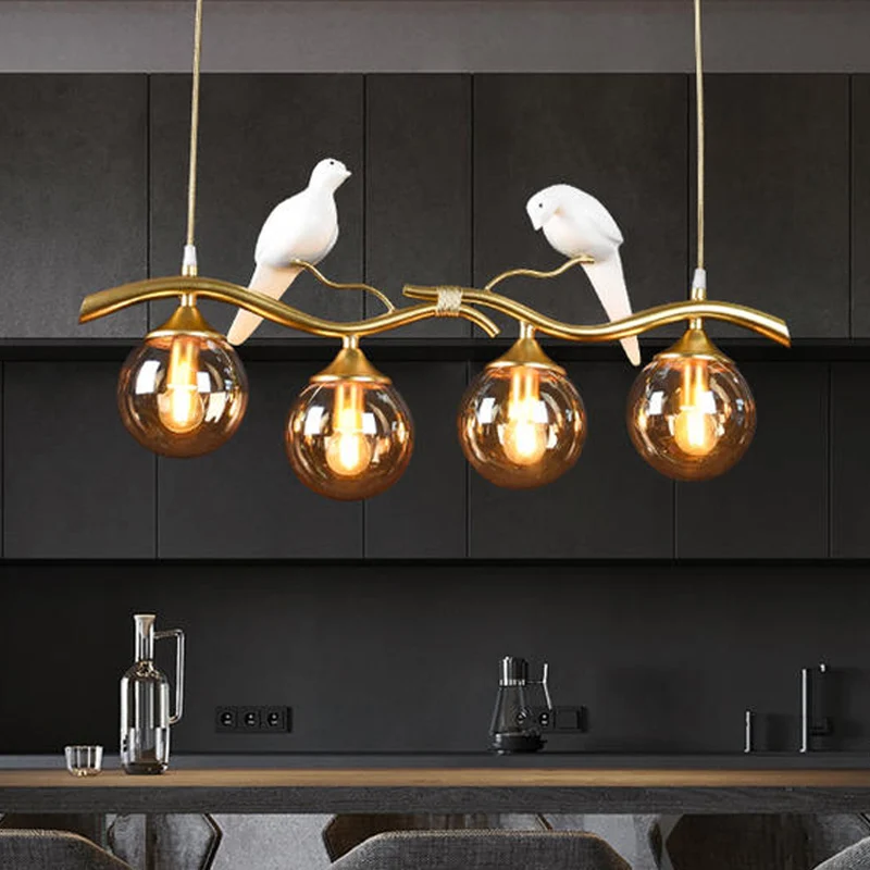 Takje Island hanglamp postmodern ijzer 4-lichts zwart/gouden hanglamp met amberkleurige bolglazen kap en vogeldeco Clearhalo