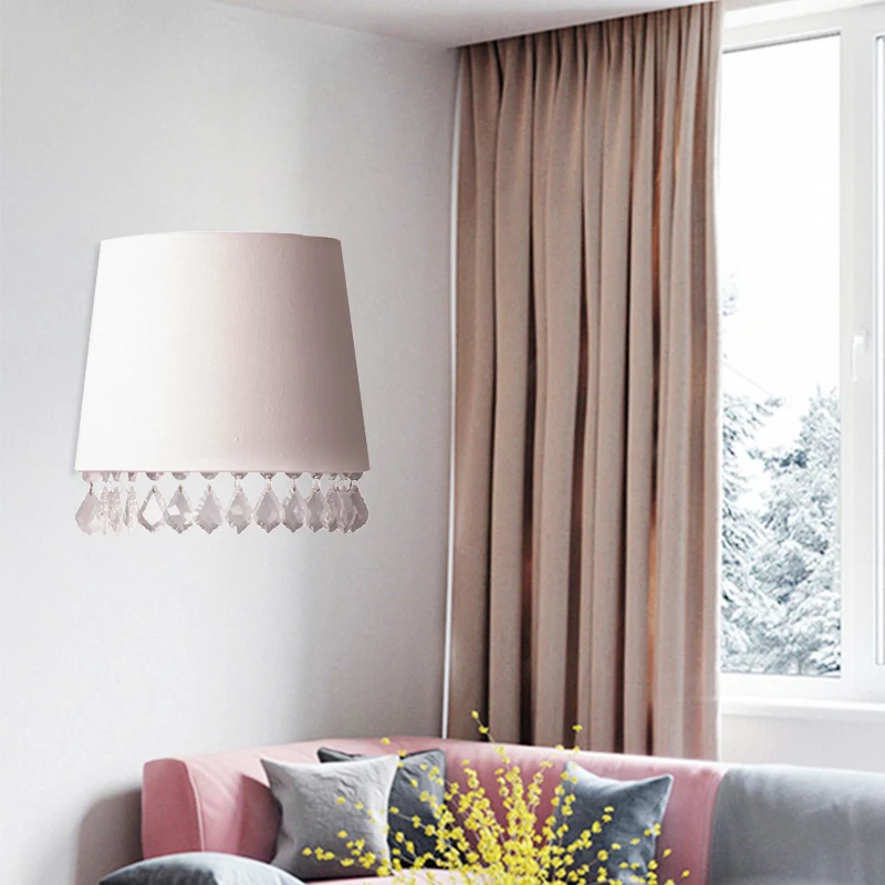 Taps toelopend wit stoffen wandgemonteerd licht Traditioneel 1 licht woonkamer schanslicht met kristallen druppel Clearhalo
