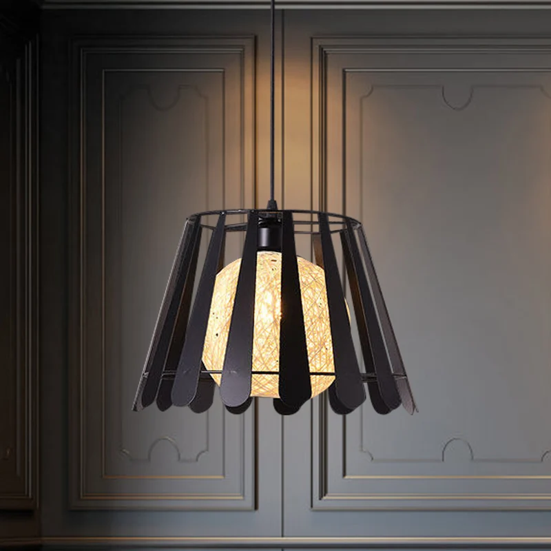 Taps toelopende keukenhanglamp industrieel metaal 1-lichts wit/zwarte hanglamp met rotan kap Clearhalo