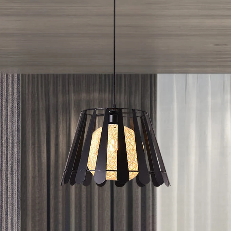 Taps toelopende keukenhanglamp industrieel metaal 1-lichts wit/zwarte hanglamp met rotan kap Clearhalo